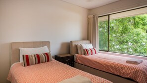 3 bedrooms, bed sheets