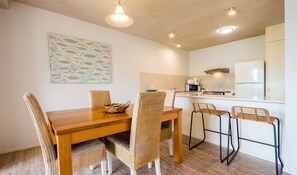 Dining - The Noosa Apartments 3 (Noosa Heads)