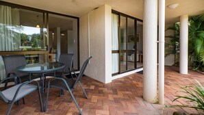 รับประทานอาหารกลางแจ้ง