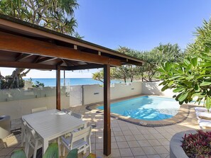 Outdoor pool - Portofino 1 Beachfront (Noosa Heads)