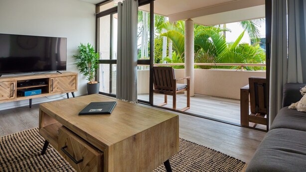 Living room - The Noosa Apartments 8 (Noosa Heads)