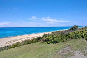 Beach - Tingira Beach Penthouse (Sunrise Beach)