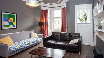 Una televisión, una chimenea, Netflix, servicios de streaming