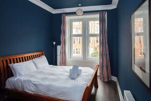 1 bedroom, iron/ironing board, WiFi, bed sheets - Stylish 1 Bedroom Flat in Glasgow West End (Glasgow City)