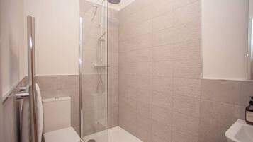 Ducha y secador de pelo