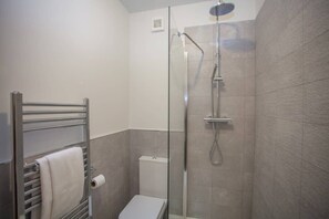 Shower, hair dryer - Stylish 2-Bed Apartment Near Glasgow Green (Glasgow City)