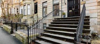 Elegant 2 Bedroom Apartment in West End
