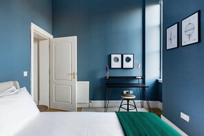 2 bedrooms, desk, iron/ironing board, WiFi