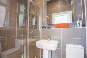 Douche, séchoir à cheveux