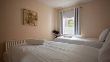 2 bedrooms, iron/ironing board, WiFi, bed sheets