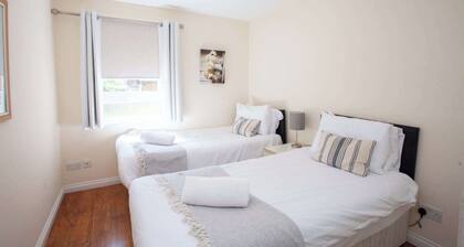 Homely Flat close to Centre with Free Parking!