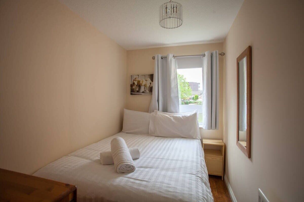 2 slaapkamers, een strijkplank/strijkijzer, wifi, beddengoed