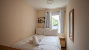 2 bedrooms, iron/ironing board, WiFi, bed sheets