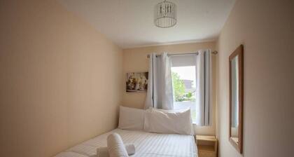 Homely Flat close to Centre with Free Parking!