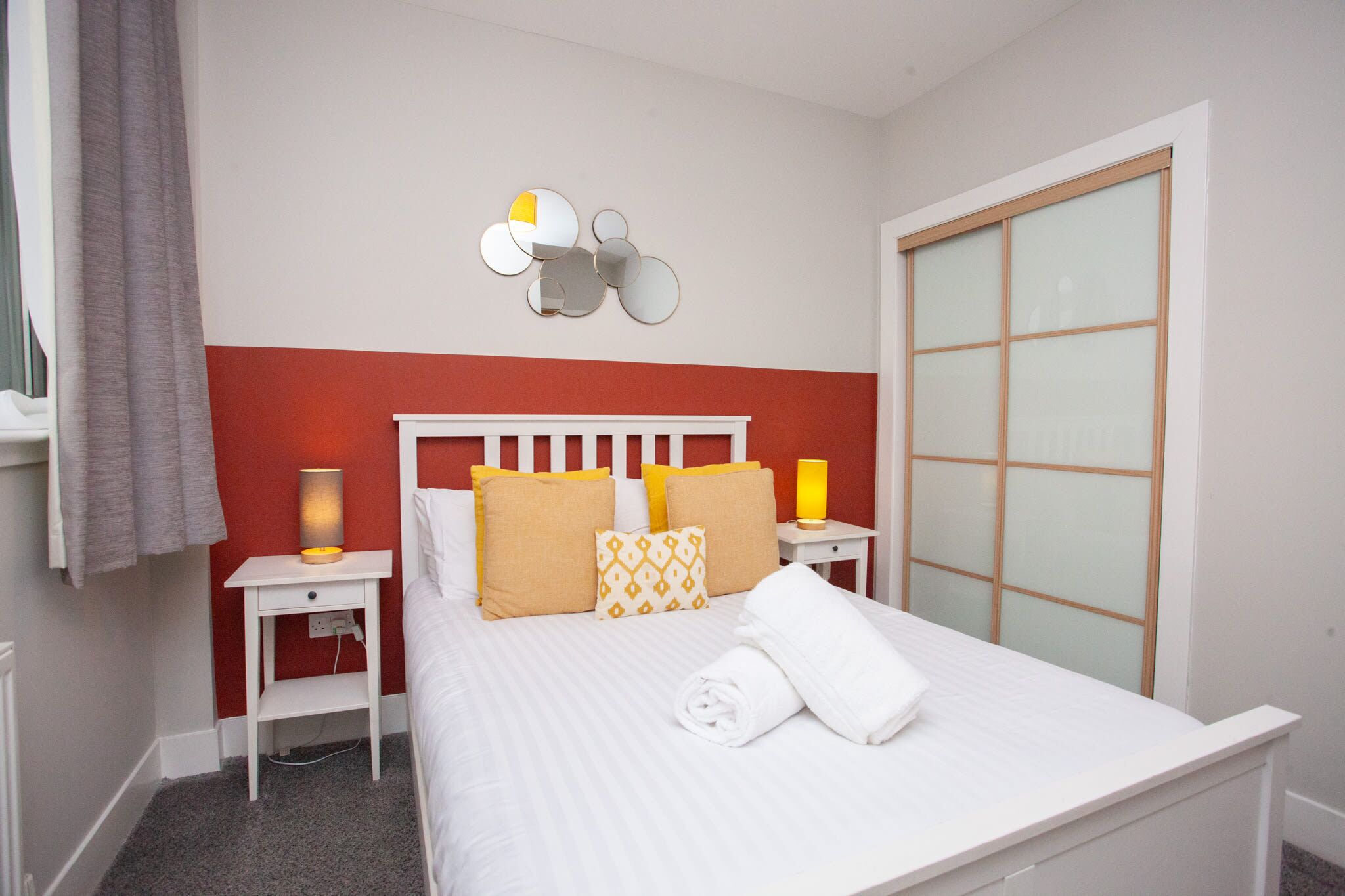 1 habitación, tabla de planchar con plancha, cuna de viaje y wifi 