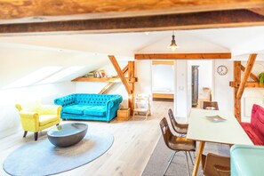 Huoneisto | Oleskelualue | 1–tuumainen taulutelevisio, jossa satelliittikanavat