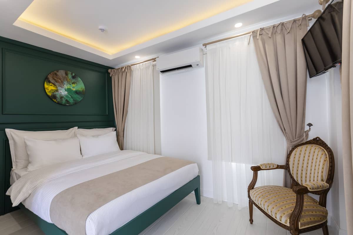 1 bedroom, egyptian cotton sheets, premium bedding, minibar