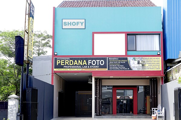 Vista frontal de la propiedad