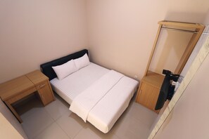 Habitación doble estándar, 1 cama matrimonial | Escritorio, wifi gratis y ropa de cama