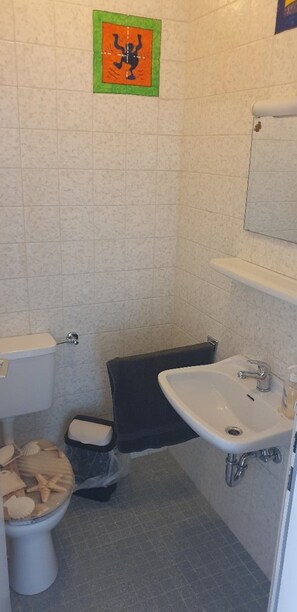 Apartment | Bathroom | Towels, soap, toilet paper - Ferienwohnung Quednau (Grafenau)