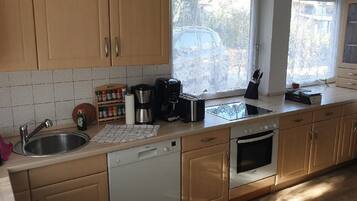 Apartment | Private kitchen | Electric kettle, toaster, cookware/dishes/utensils