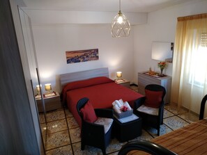2 bedrooms, iron/ironing board, WiFi