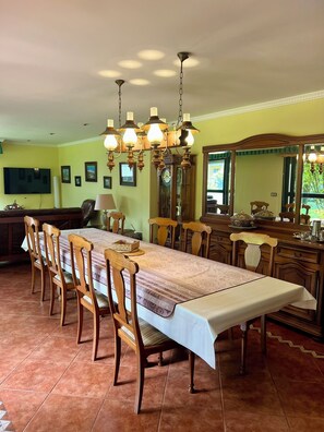 Dining - House in Llanes ideal for vacations or family getaways or with friends. (Llanes)