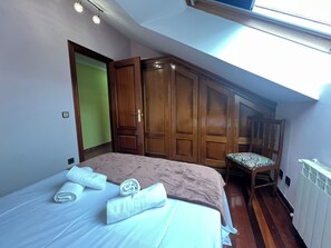 6 makuuhuonetta, silitysrauta/-lauta, ilmainen Wi-Fi, vuodevaatteet