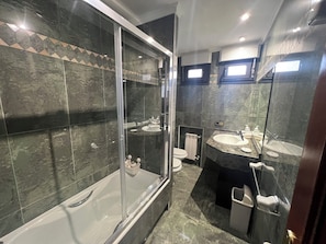 Bathtub, hair dryer, bidet, towels