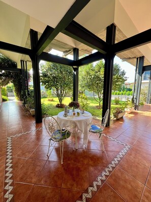 Outdoor dining - House in Llanes ideal for vacations or family getaways or with friends. (Llanes)