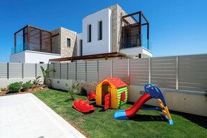 Children's area - Beachfront Villa w/Private Pool, BBQ and Ping Pong (Rethymnon)