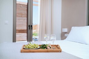 3 bedrooms, in-room safe, iron/ironing board, free WiFi - Beachfront Villa w/Private Pool, BBQ and Ping Pong (Rethymnon)