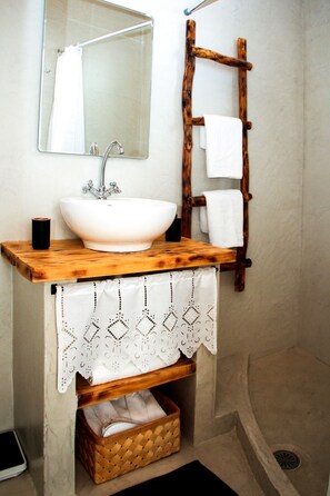 Towels, soap, shampoo, toilet paper - Rhodes Traditional house with private yard (Archangelos)