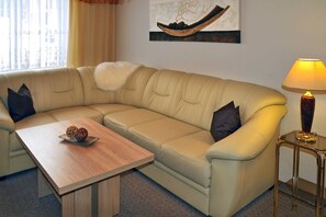 House | Living area | TV - Ferienwohnung An den Kurwiesen (Masserberg)