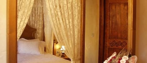3 chambres, coffres-forts dans les chambres, fer et planche Ă repasser