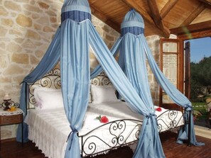 3 bedrooms, in-room safe, iron/ironing board, free WiFi