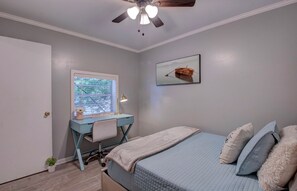 1 Schlafzimmer, Schreibtisch, Reisekinderbett, kostenloses WLAN