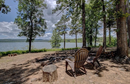 Terrace/patio. Lakefront Cabin
