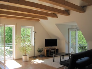Ferienhaus | Wohnbereich | 42-Zoll-Fernseher mit Satellitenempfang, DVD-Player