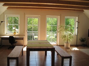 House | In-room dining