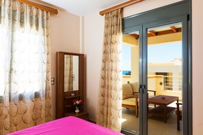 6 bedrooms, iron/ironing board, free WiFi, bed sheets