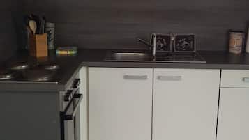 Apartment | Private kitchen | Coffee/tea maker, electric kettle