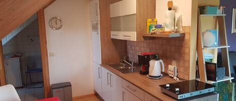 Apartment | Dapur peribadi | Pembancuh kopi/teh, kerusi tinggi