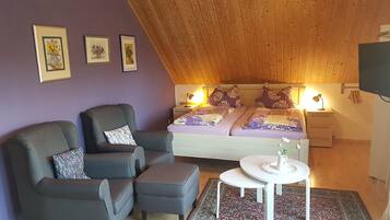 Apartment | 2 bedrooms, iron/ironing board, free cribs/infant beds, free WiFi