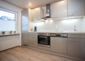 Căn hộ | Bếp riêng | Tủ lạnh, lò nướng, bếp nấu, máy rửa bát