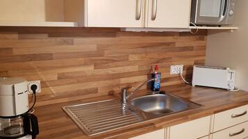 Apartment | Eigene Küche | Großer Kühlschrank, Ofen, Herdplatte, Wasserkocher