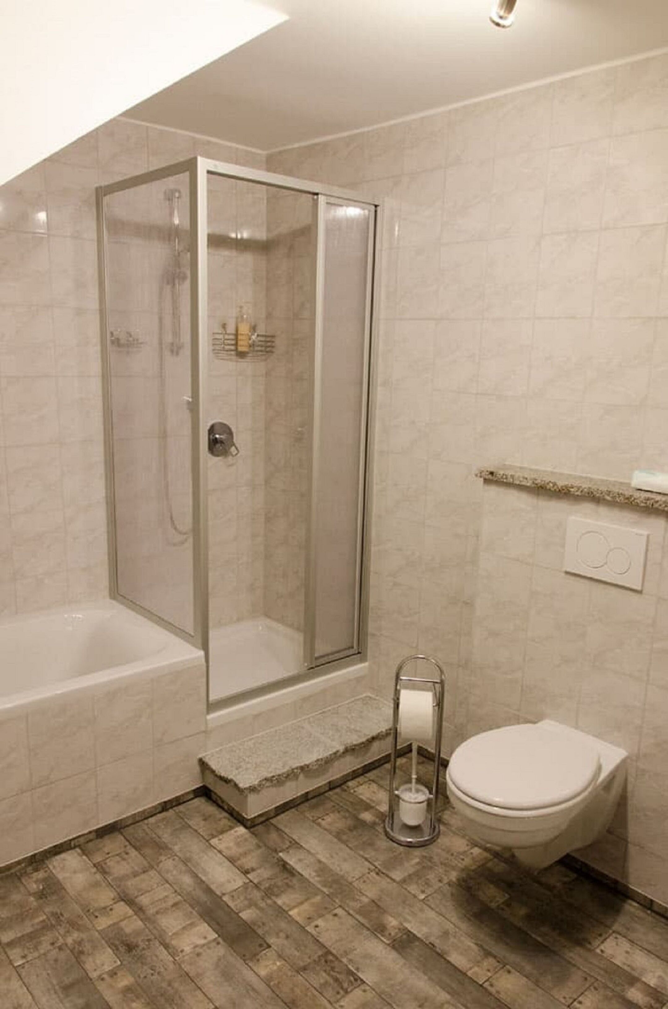 House | Bathroom | Separate bathtub and shower, hair dryer, towels