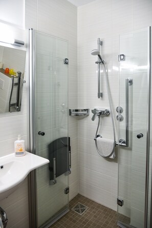 Double Room | Bathroom | Hair dryer, towels - Hotel Siebenstern (Bischofsgruen)