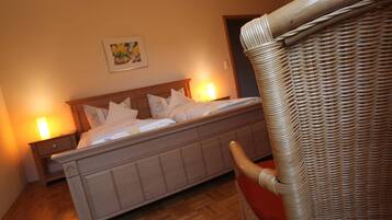 Double Room | Desk, free WiFi, bed sheets