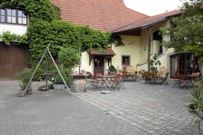 Courtyard - Winzerstube Familie Schilling (Seinsheim)